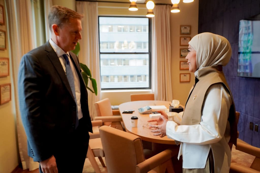 Vice President (VP) & Head of Global Public Policy Meta Kevin J. Martin serta VP & Global Head of Safety Meta Antigone Davis di New York, Amerika Serikat, Rabu (23/09/2026). FOTO/Dok. Kementerian Komdigi. Header Rilis Kementerian Komdigi