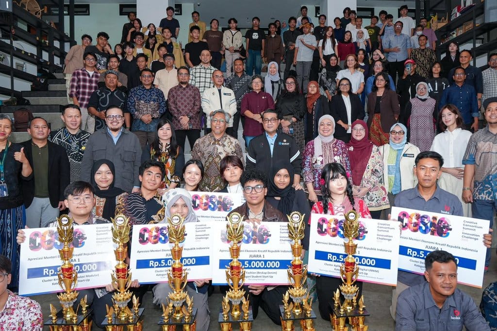 Menteri Ekonomi Kreatif/Kepala Badan Ekonomi Kreatif (Ekraf), Teuku Riefky Harsya, hadir sebagai Keynote Speaker pada Creative Consortium Summit & Innovation Challenge (CCSIC) 2026 di Institut Teknologi Bandung - Bandung, Jawa Barat, Kamis (24/09/2026). Foto/Dok. Kemenekraf Header Kemenekraf CCSIC