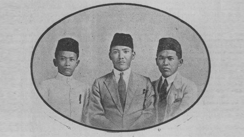 Para Pemimpin PNI: Samsi Sastrawidagda, Soekarno, dan Iskaq Tjokrohadisurjo. (Sumber: Bob Hering, Soekarno: Architect of a Nation 1901-1970 (2021)) Soekarno Arsitek Bangsa 1901-1970