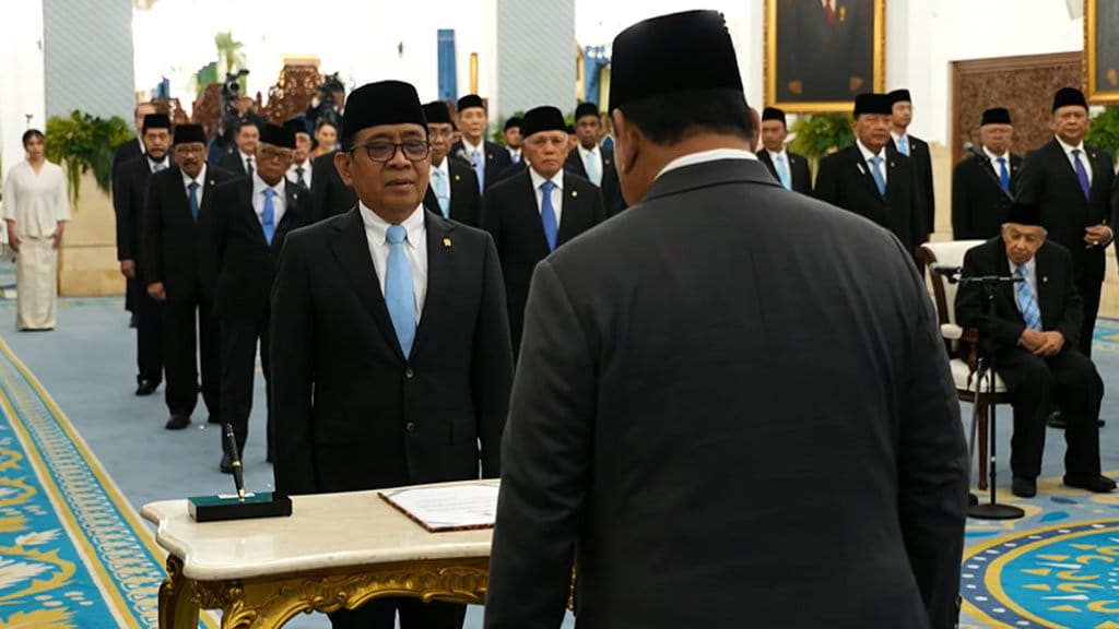 Presiden RI Prabowo Subianto melantik Pratikno sebagai Ketua Dewan Pertimbangan Presiden (Wantimpres) di Istana Negara, Jakarta, Jumat (2/10/2026). (YouTube/Sekretariat Presiden) Pelantikan Dewan Pertimbangan Presiden RI