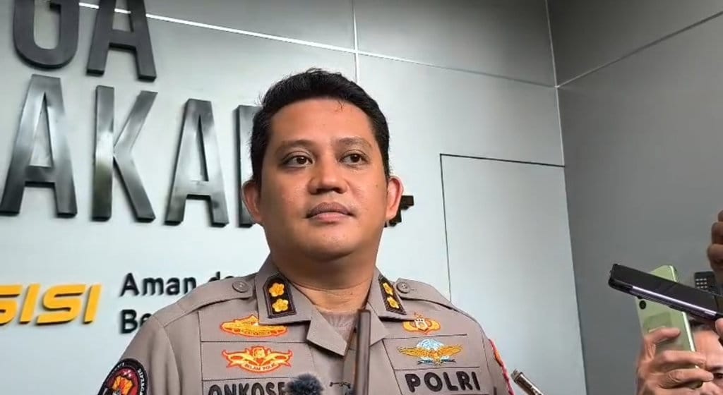Kasubbid Penmas Bidhumas Polda Metro Jaya, AKBP Onkoseno Grandiarso Sukahar, saat doorstop di Polda Metro Jaya Jumat (2/10/2026). tirto.id/Hanang Septioyudho AKBP Onkoseno Grandiarso Sukahar