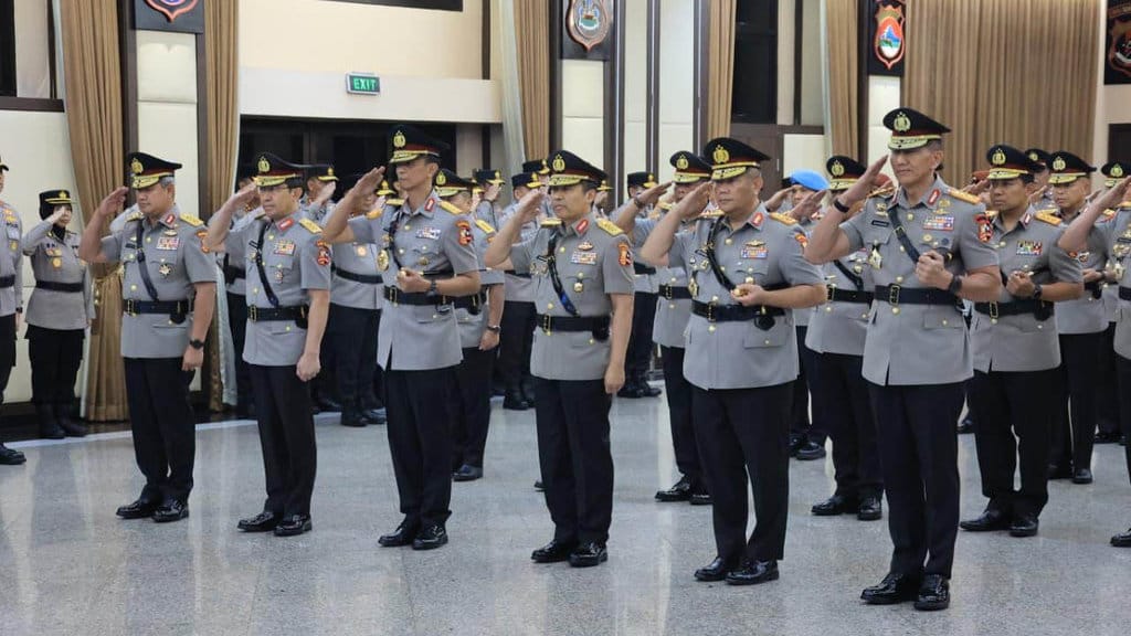 Kapolri Jenderal Suyudi Ario Seto melantik sejumlah pejabat utama dan para Kapolda di Gedung Rupatama Mabes Polri pada Sabtu (3/10/2026) malam. Foto/Dok. Humas Polri Pelantikan Pejabat Polri dan Kapolda