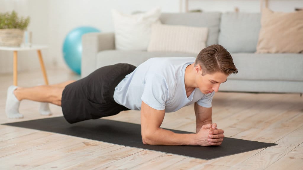 ilustrasi forearm plank. FOTO/iStockphoto ilustrasi forearm plank