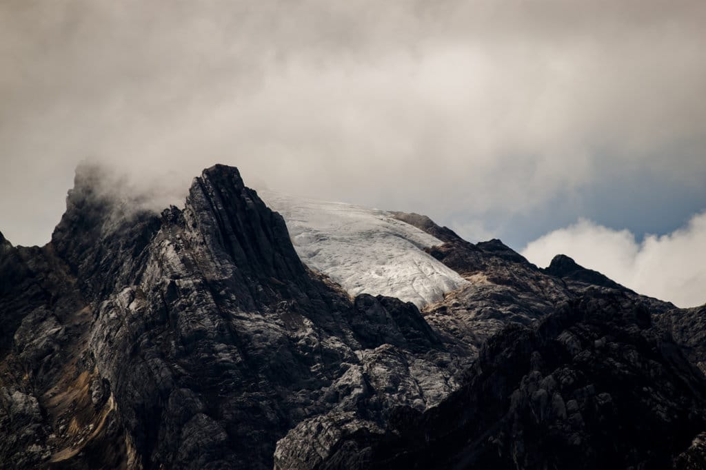 Puncak Cartenz atau Cartenz Pyramide adalah salah satu puncak yang dianggap tertinggi yang ada di pegunungan Jaya Wijaya dan merupakan puncak tertinggi di Indonesia. FOTO/iStockphoto Puncak Cartenz