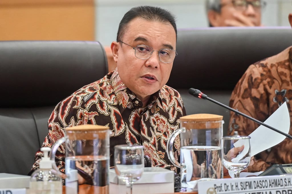 Wakil Ketua DPR Sufmi Dasco Ahmad membacakan Biaya Penyelenggaraan Ibadah Haji (BPIH) 1448 Hijriah/2027 Masehi di Kompleks Parlemen, Senayan, Jakarta, Rabu (7/10/2026). ANTARA FOTO/Rivan Awal Lingga/wsj. Rapat penetapan BPIH 2027