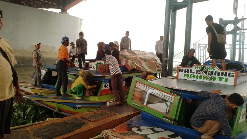 Tim pemadam tengah melakukan pemadaman karhutla di wilayah Sumsel. FOTO/Manggala Agni Karhutla Sumsel