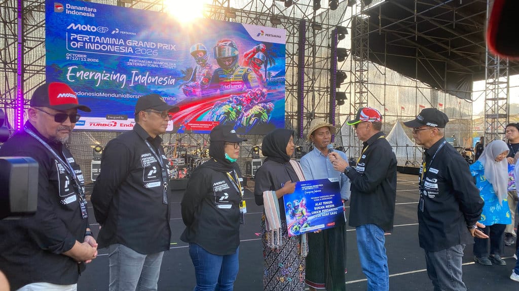 PT Pertamina (Persero) memberikan bantuan 45 alat tenun serta pendampingan pelatihan untuk Mendukung upaya pemulihan Akibat Kebakaran Desa Sade. foto/DOk. Pertamina Header Pertamina Untuk Desa Sade