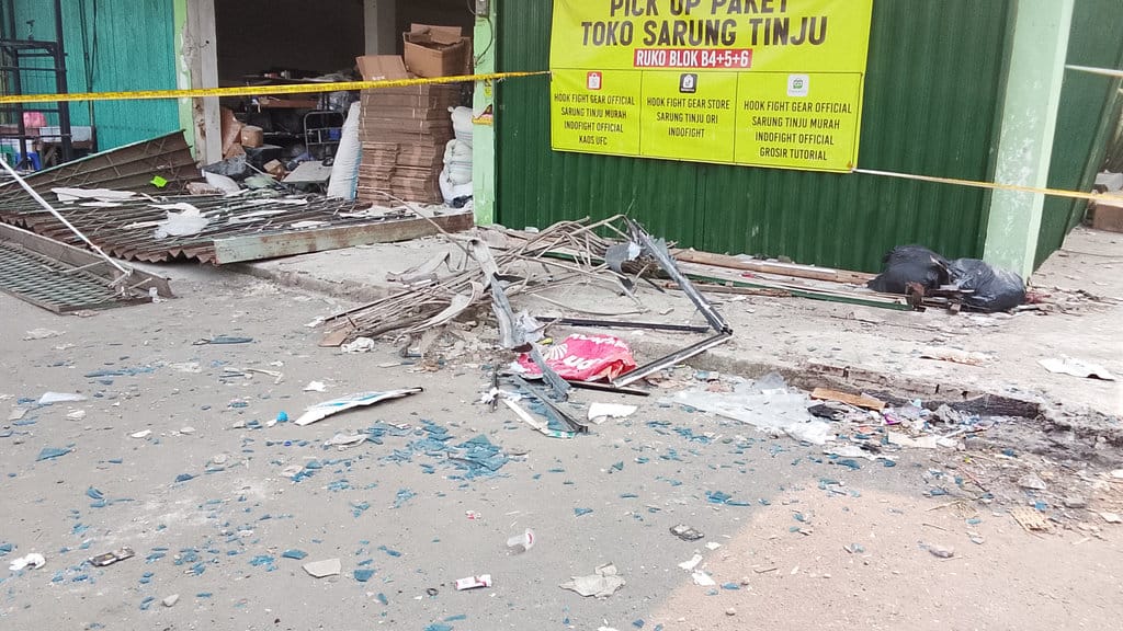 Proses olah TKP kebakaran pasar di kawasan pertokoan Pasar Cimanggis, Tangerang Selatan. (FOTO/Rayfahd Haykal) Kebakaran di Pasar Cimanggis Tangsel