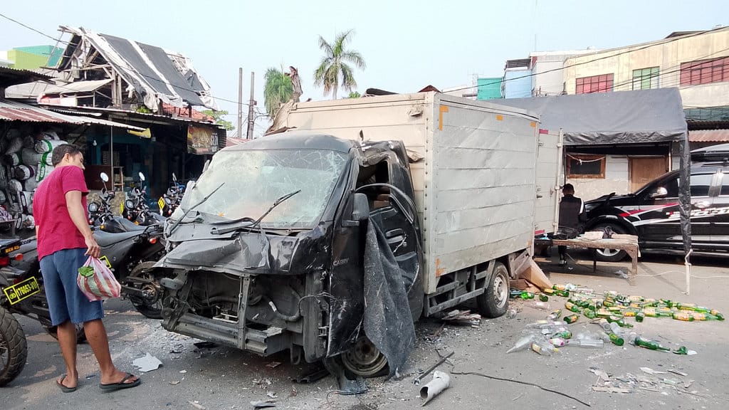Proses olah TKP kebakaran pasar di kawasan pertokoan Pasar Cimanggis, Tangerang Selatan. (FOTO/Rayfahd Haykal) Kebakaran di Pasar Cimanggis Tangsel