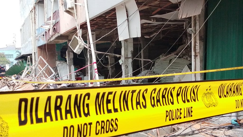 Proses olah TKP kebakaran pasar di kawasan pertokoan Pasar Cimanggis, Tangerang Selatan. (FOTO/Rayfahd Haykal) Kebakaran di Pasar Cimanggis Tangsel