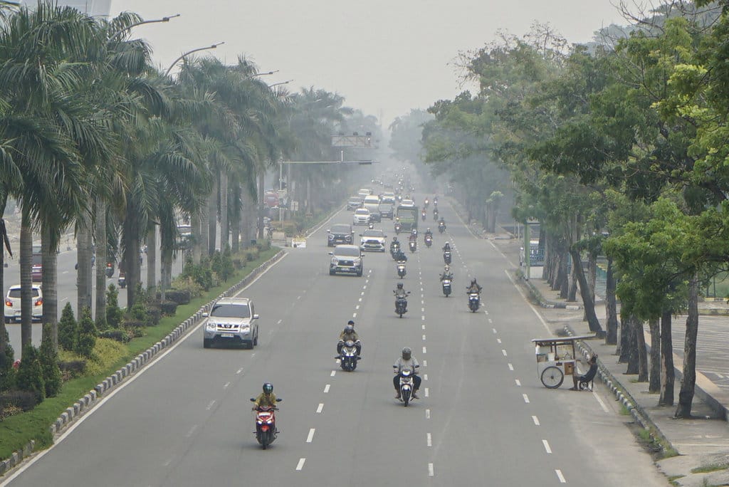Kabut asap di Pekanbaru, Riau, Kamis (15/10/2026). ANTARA FOTO/Rony Muharrman/YU Kualitas udara di Pekanbaru sangat tidak sehat