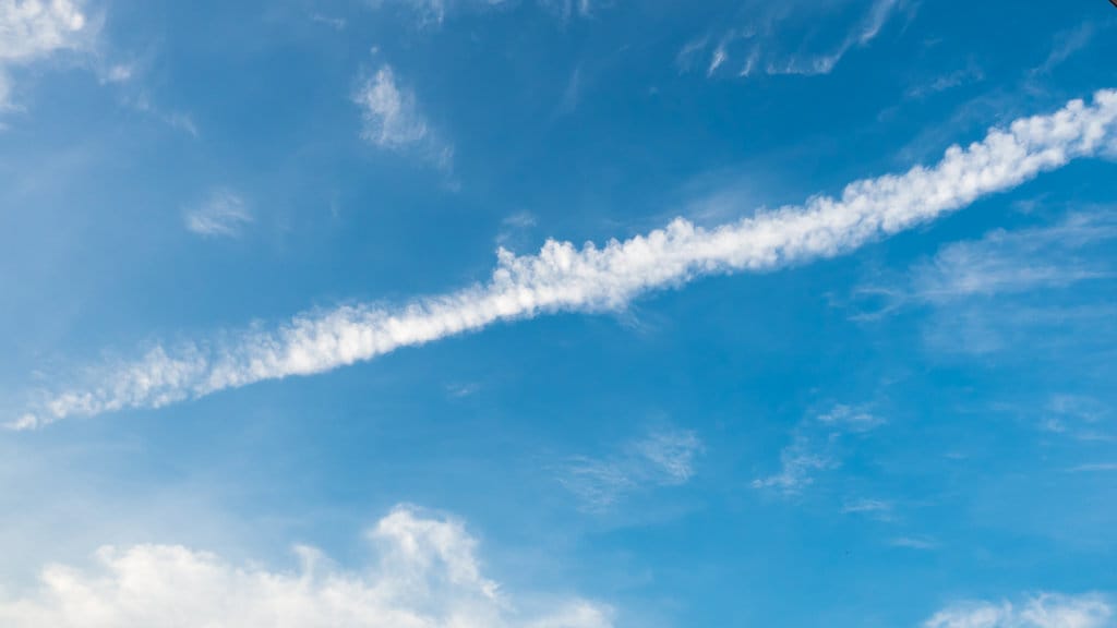 Ilustrasi Awan garis lurus. FOTO/iStockphoto Ilustrasi Awan garis lurus