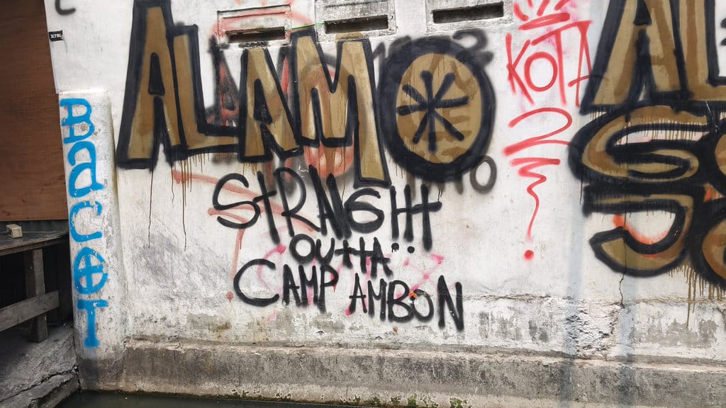 Tim gabungan Direktorat Tindak Pidana Narkoba Bareskrim Polri, Badan Narkotika Nasional (BNN), dan Polda Metro Jaya kembali menggerebek sejumlah lokasi yang diduga menjadi sarang narkoba di kawasan “Kampung Ambon”, Cengkareng, Jakarta Barat, Kamis (15/10/2026). tirto.id/Naufal Majid Penggerebekan di Kampung Ambon