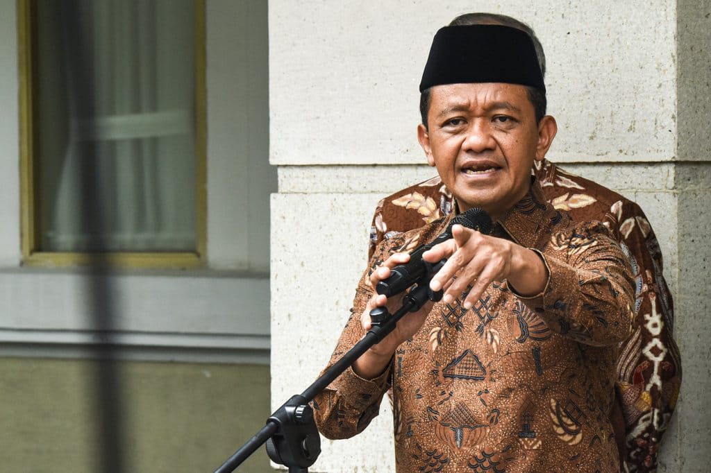 Menteri Koordinator Bidang Hilirisasi dan Transisi Energi sekaligus Menteri Energi dan Sumber Daya Mineral (ESDM) Bahlil Lahadalia memberikan keterangan kepada media di Kementerian ESDM, Jakarta, Jumat (16/10/2026). ANTARA FOTO/Muhammad Adimaja/kye Menteri ESDM sampaikan keterangan pers stok BBM