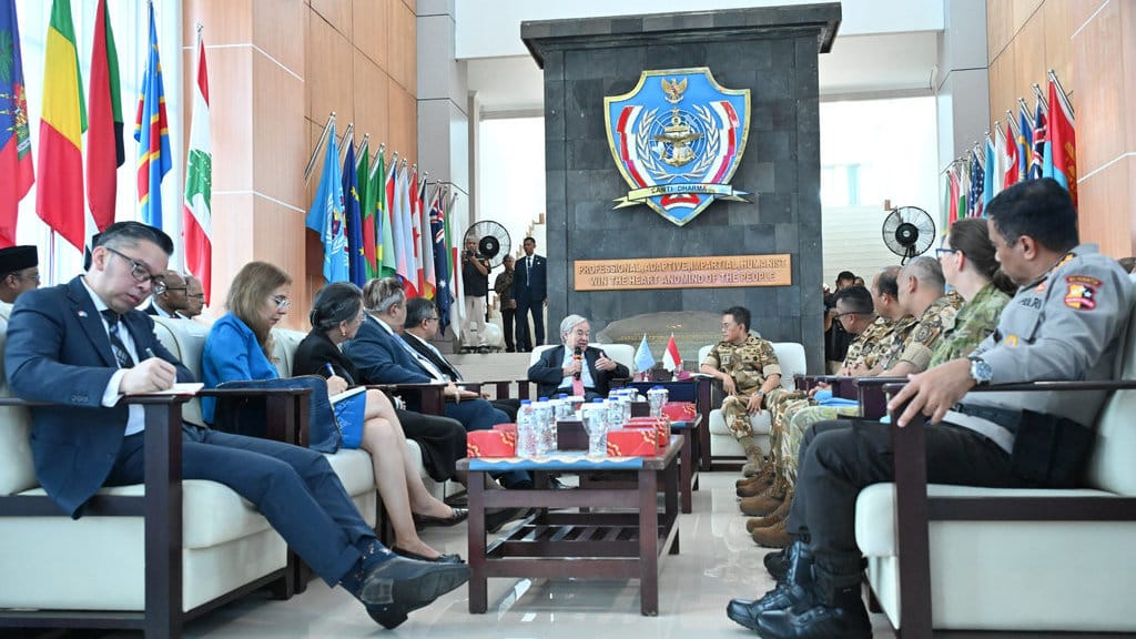 Sekretaris Jenderal Perserikatan Bangsa-Bangsa (PBB) António Guterres mengunjungi Pusat Pemeliharaan Perdamaian (PMPP) TNI di Sentul, Jawa Barat, Senin (19/10/2026). tirto.id/Rahma Dwi Safitri Sekjen PBB Kunjungi Pusat Pemeliharaan Perdamaian