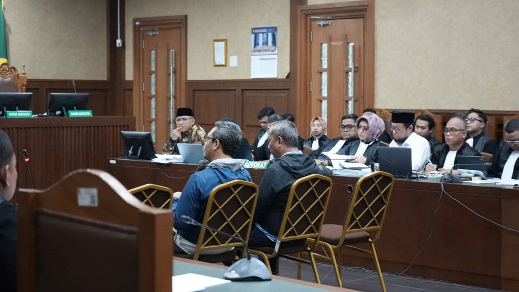 Saksi Rizky Fisa Abadi (kiri) saat memberikan keterangan di Pengadilan Negeri Jakarta Pusat bersama Agus Syafii (kanan), Jumat (17/9/2026). (FOTO/dok.Istimewa) Body Artikel SC Unbranded With Backlink