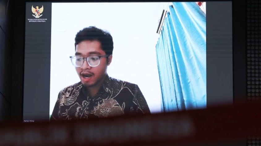 Farhan Hilmy Pemohon Prinsipal menyampaikan pokok-pokok permohonannya secara daring pada sidang pendahuluan pengujian Undang Nomor 7 Tahun 2017 tentang Pemilihan Umum, Selasa (20/10) di Ruang Sidang MK. Foto Humas/Ifa/mkri.id Ijazah SMA Capres-Cawapres Diuji ke MK