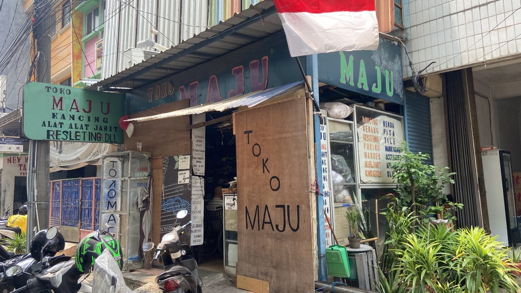 Tampilan luar Toko Maju yang berada di Jl. Tebah 5 No. 2, Kebayoran Baru, Jakarta Selatan. (FOTO/Syifa Khairunnisa Zahrah) Toko Maju Manik-Manik Mayestik