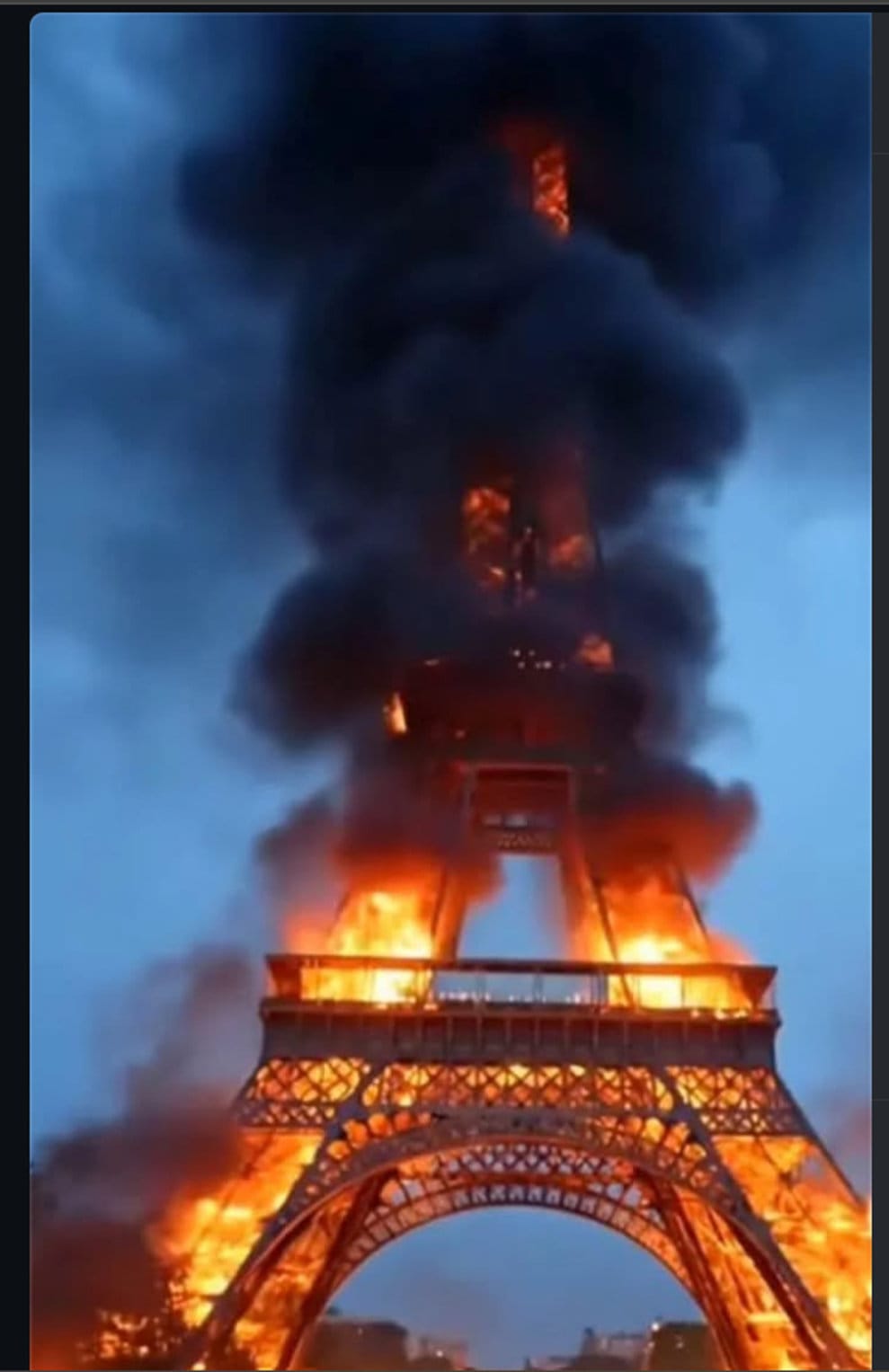 Periksa Fakta Menara Eiffel Terbakar. Periksa Fakta Menara Eiffel Terbakar