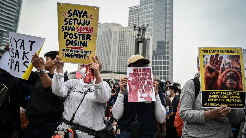 Sejumlah mahasiswa berunjuk rasa di Jalan MH Thamrin, Jakarta, Rabu (28/10/2026). ANTARA FOTO/Fauzan/wsj. Unjuk rasa mahasiswa di Jakarta