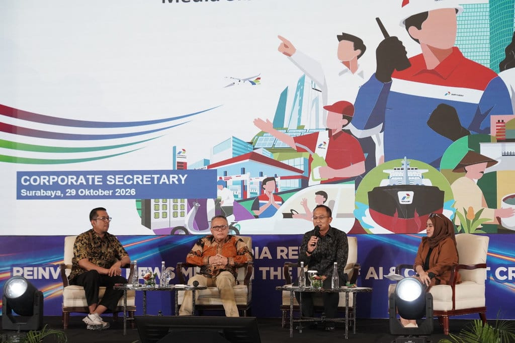(dari kiri ke kanan) Ketua Umum P3I, Adi S. Noegroho; Corporate Communication Director Danone Indonesia, Arif Mujahidin; Corporate Secretary PT Pertamina Persero, Arya Dwi Paramita dan moderator Restu Indah, pada sesi panel ke-6 di hari ke-2 Indonesia Digital Media Conference (IDMC) 2026, yang berlangsung di Hotel Shangri-La Surabaya, Jawa Timur, Kamis (29/10/2026). FOTO/Dok. AMSI IDMC 2026