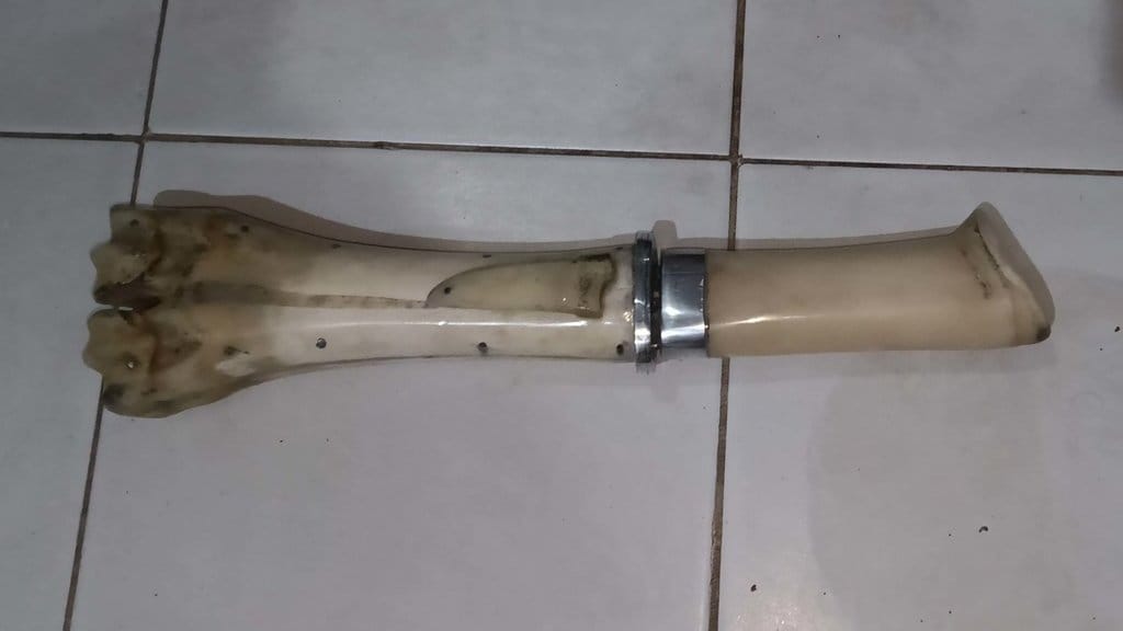 Golok-golok koleksi dan hasil pengrajin Cep Djamhur Fahrurrozi. foto/Umay Golok Cep Djamhur Fahrurrozi