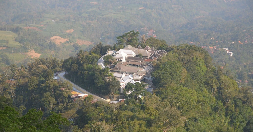 Tempat Makam Wali Songo Di Jawa Barat Jawa Tengah Jawa Timur