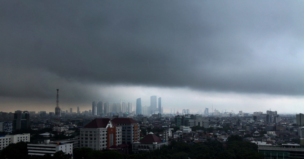 Beda Dengan Brin Bmkg Tak Ada Badai Dahsyat Di Jabodetabek