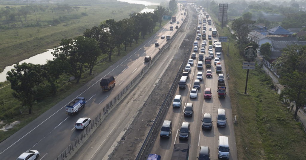 Arus Balik Jalur Contraflow Tol Cikampek Arah Jakarta Diperpanjang