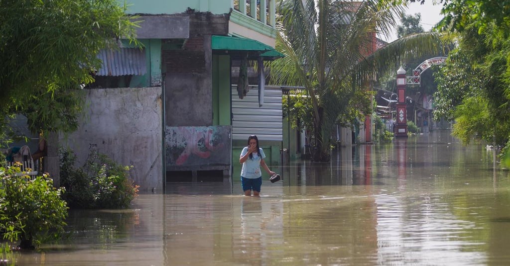 Sungai Bengawan Solo Meluap Warga Sukoharjo Mengungsi