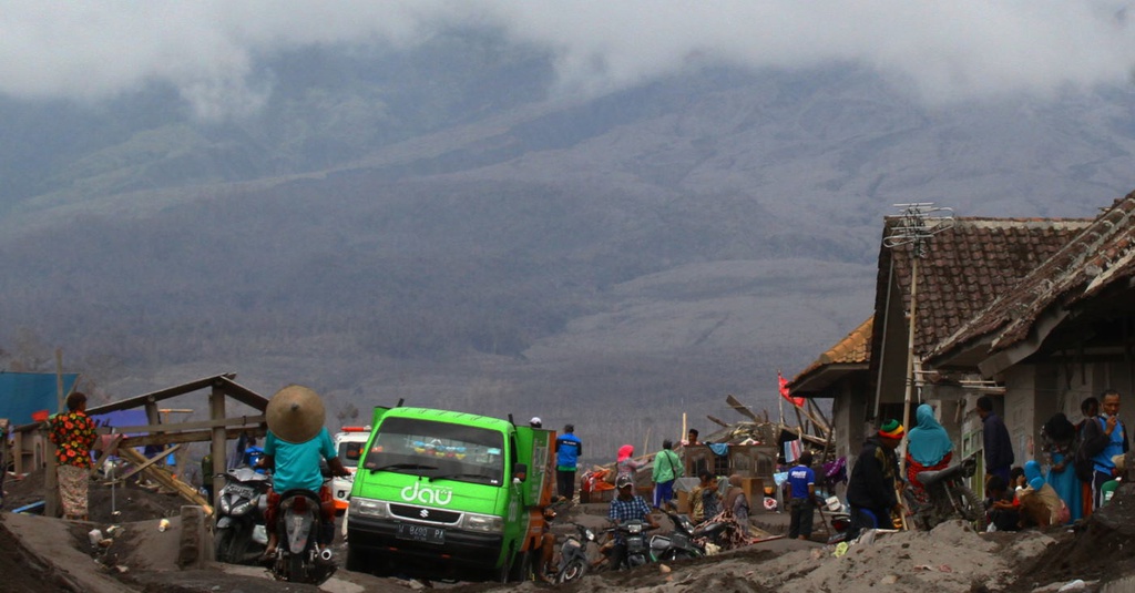 Sudah Kantong Jenazah Korban Erupsi Semeru Diterima Dvi Polri