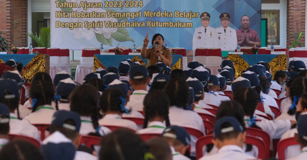 10 Ucapan Hari Pertama Sekolah Dari Guru Agar Siswa Semangat