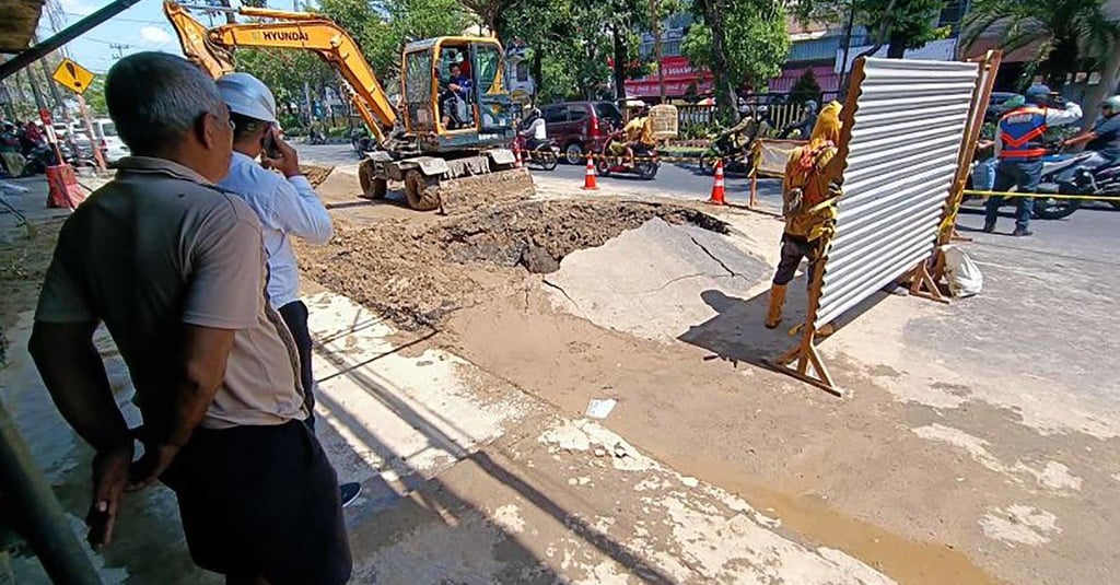 Penyebab Aspal Jalan Pasar Kembang Surabaya Terangkat Satu Meter