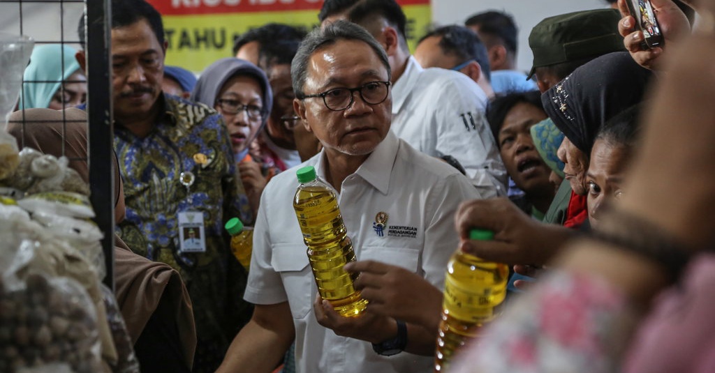 Mendag Sebut Stok Beras Bulog Cukup Tapi Harga Masih Mahal