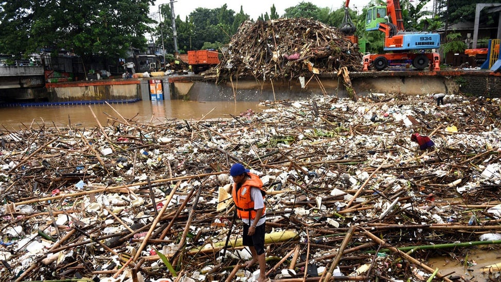 Pintu Air Manggarai Dipenuhi Sampah Kiriman Foto Tirto Id