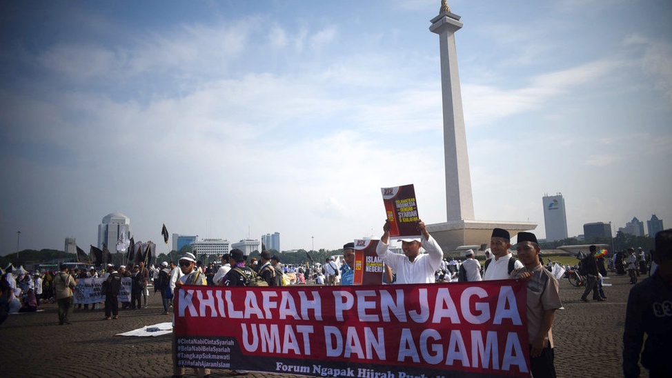 Aksi Reuni Alumni Di Lapangan Monas