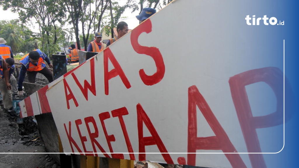 Odong Odong Terpental Saat Ditabrak Kereta Di Serang 9 Orang Tewas