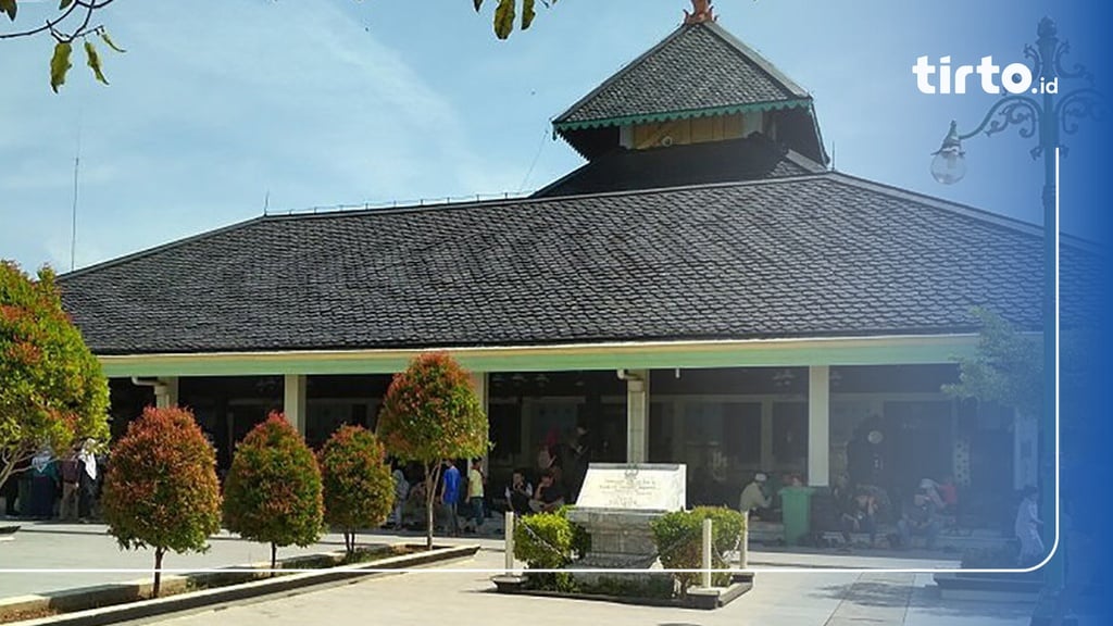 Sejarah Masjid Agung Demak Pendiri Ciri Arsitektur Keunikan