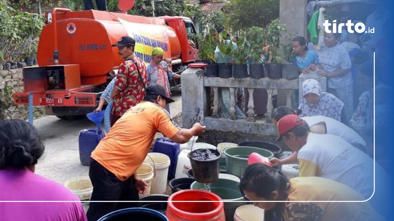 BPBD Cilacap Salurkan 21 Tangki Air Untuk 4 Desa Yang Kekeringan