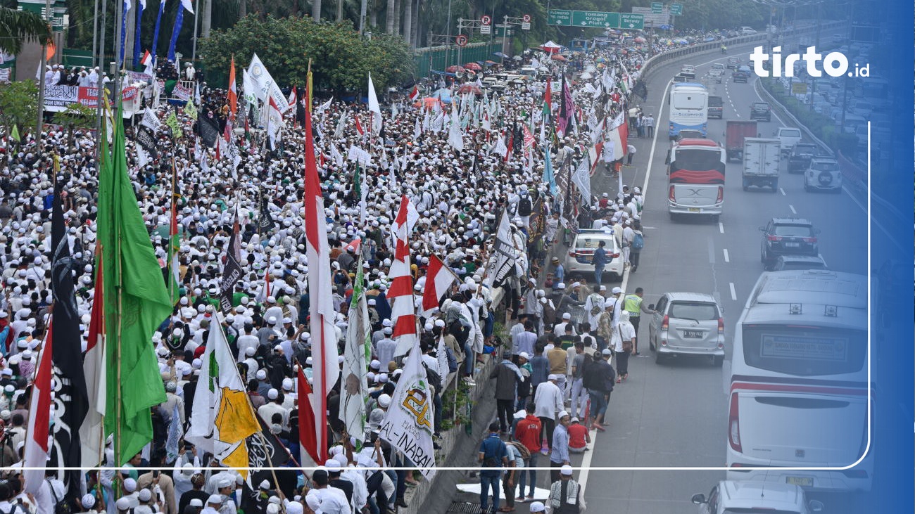 Peserta Reuni Akbar 212 Mulai Padati Kawasan Monas Sejak 01 00 WIB