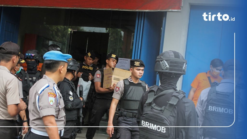 Polisi Geledah Rumah Kontrakan Terduga Teroris Di Jabar