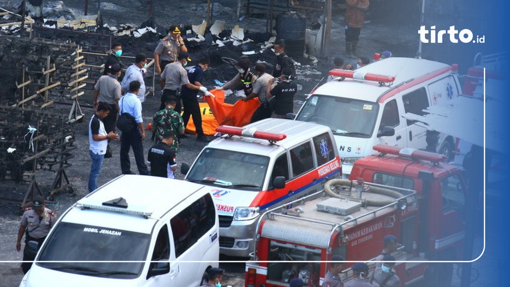 Keluarga Korban Gudang Petasan Mulai Berdatangan Di RSUD Tangerang