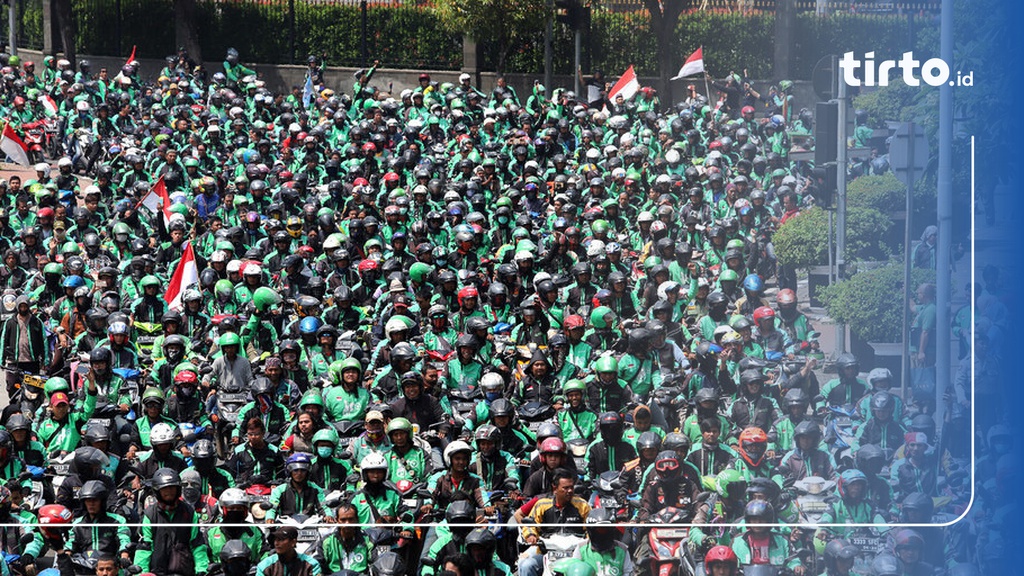 Ribuan Pengemudi Ojek Online Demo Di Depan Istana Negara