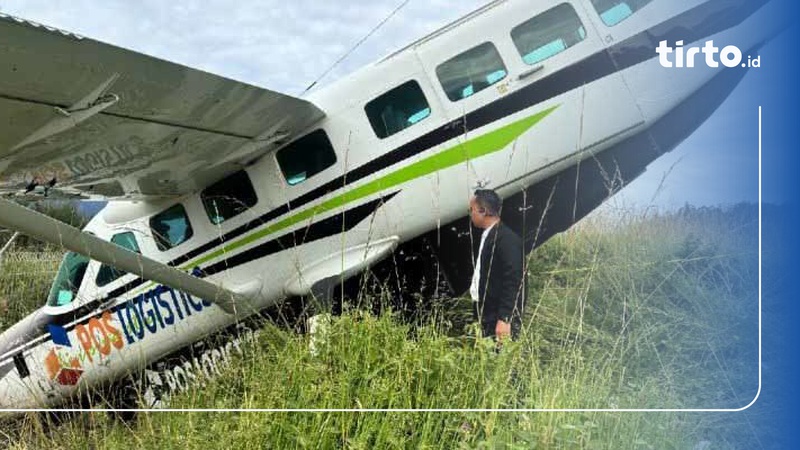 Pesawat Smart Air Tergelincir Di Bandara Aminggaru