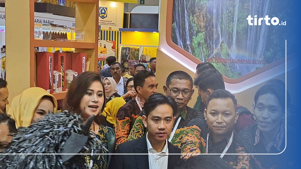 Gibran Dampingi Jokowi Saat Beri Sambutan Di Rakernas Apkasi