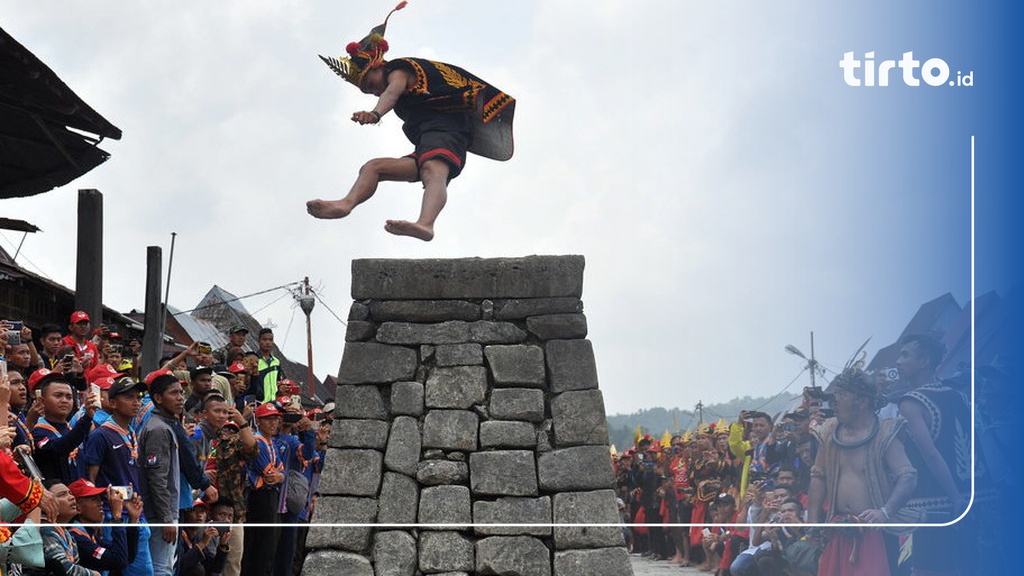 Mengenal Tradisi Lompat Batu Yang Berasal Dari Daerah Nias