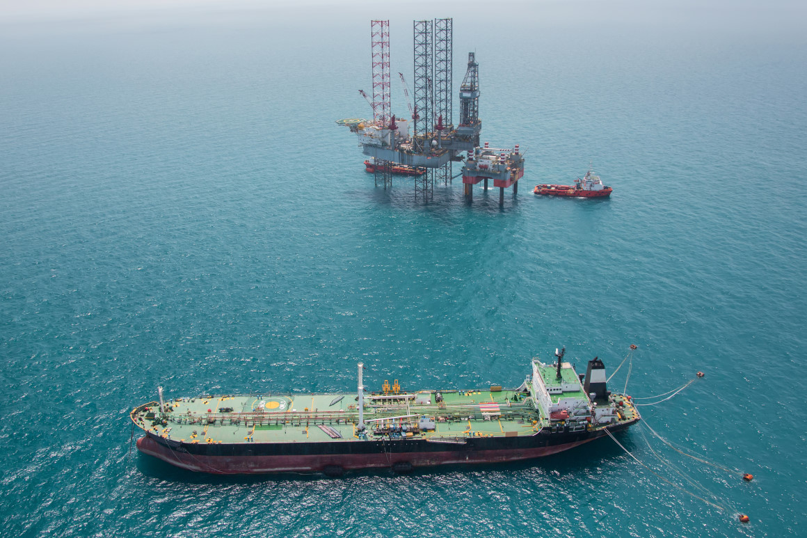Platform pengeboran minyak lepas pantai rig. FOTO/SHUTTERSTOCK