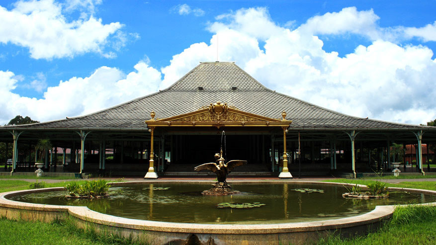 pura mangkunegaran foto/www.surakarta.go.id Pura Mangkunegaran