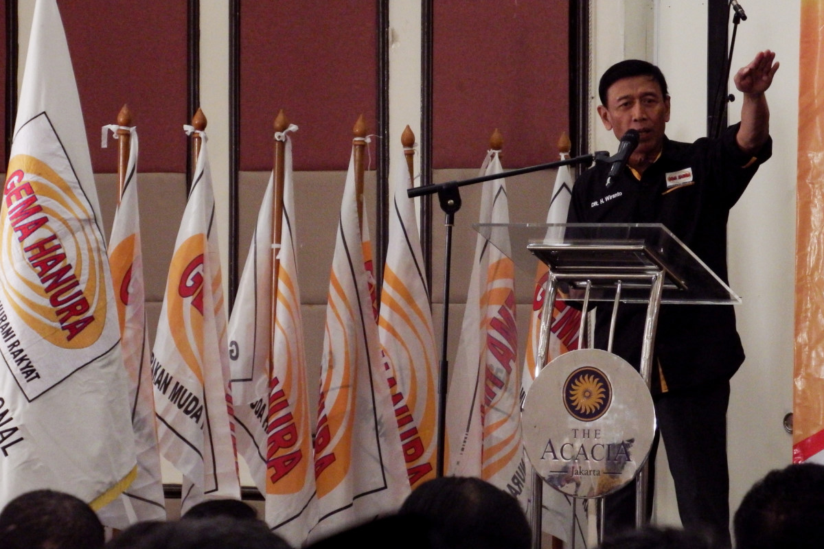 Ketua Umum Partai Hanura Wiranto berpidato sebelum membuka musyawarah nasional (munas) Gema Hanura di Jakarta, Jumat (16/01). Munas perdana organisasi dibawah Partai Hanura itu mengusung tema kepemimpinan Gema Hanura menuju organisasi yang mandiri, solid, dan merakyat. ANTARA FOTO/Hafidz Mubarak A./ama/15