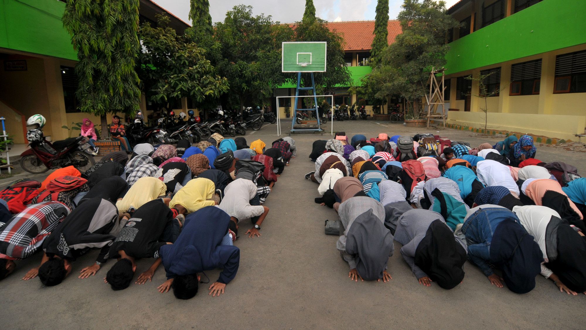 SUJUD SYUKUR KELULUSAN